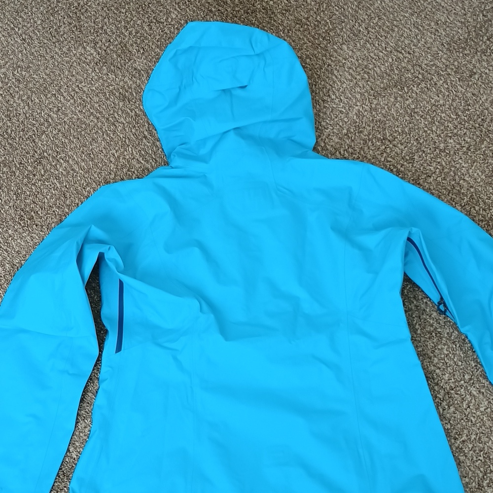 NWT Patagonia Triolet Jacket, Ultramarine Turquoise Wm's LG Gore-Tex - Picture 7 of 9